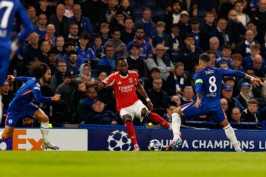 Dodi Lukebakio and Enzo Fernandez seen during Champions League league phase game between Chelsea FC and  SL Benfica (Maciej Rogowski/ Ball Raw Images)