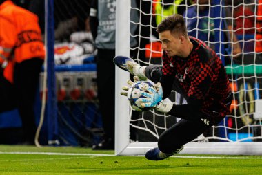 Anatoliy Trubin seen during Champions League league phase game between Chelsea FC and  SL Benfica (Maciej Rogowski/ Ball Raw Images)