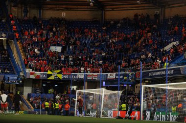 Fans of Benfica seen during Champions League league phase game between Chelsea FC and  SL Benfica (Maciej Rogowski/ Ball Raw Images)
