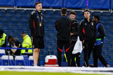 Anatoliy Trubin and Franjo Ivanovic seen during Champions League league phase game between Chelsea FC and  SL Benfica (Maciej Rogowski/ Ball Raw Images)