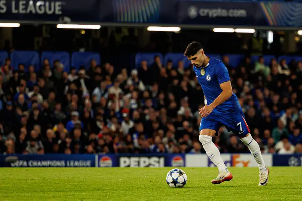 Pedro Neto seen during Champions League league phase game between Chelsea FC and  SL Benfica (Maciej Rogowski/ Ball Raw Images)