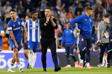 Francesco Farioli seen during Liga Portugal game between teams of FC Porto and SL Benfica at Estadio do Dragao (Maciej Rogowski/Ball Raw Images)