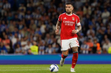 Nicolas Otamendi seen during Liga Portugal game between teams of FC Porto and SL Benfica at Estadio do Dragao (Maciej Rogowski/Ball Raw Images)