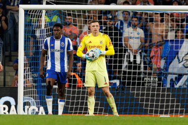 Samu and Anatoliy Trubin seen during Liga Portugal game between teams of FC Porto and SL Benfica at Estadio do Dragao (Maciej Rogowski/Ball Raw Images)
