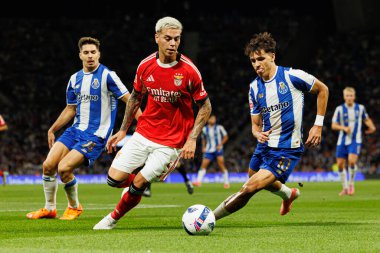 Francisco Moura, Enzo Barrenechea and Gabri Veiga seen during Liga Portugal game between teams of FC Porto and SL Benfica at Estadio do Dragao (Maciej Rogowski/Ball Raw Images)