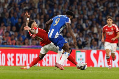Nicolas Otamendi and Samu seen during Liga Portugal game between teams of FC Porto and SL Benfica at Estadio do Dragao (Maciej Rogowski/Ball Raw Images)