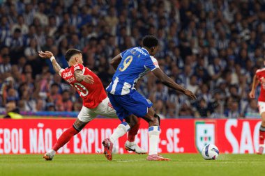 Nicolas Otamendi and Samu seen during Liga Portugal game between teams of FC Porto and SL Benfica at Estadio do Dragao (Maciej Rogowski/Ball Raw Images)
