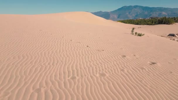 Aéreo Voo Acima Deserto Rochas Para Montanhas Imagens Alta Qualidade — Vídeo de Stock