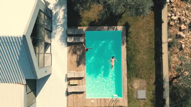 Video See Luxurious Swimming Pool Surrounded Lush Greenery Beautiful Architecture — Wideo stockowe