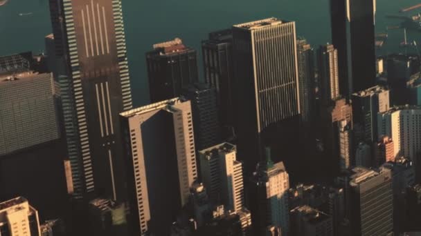 Repülés Felhőkarcolók Felett Hong Kong Ban Naplementekor Kiváló Minőségű Felvételek — Stock videók
