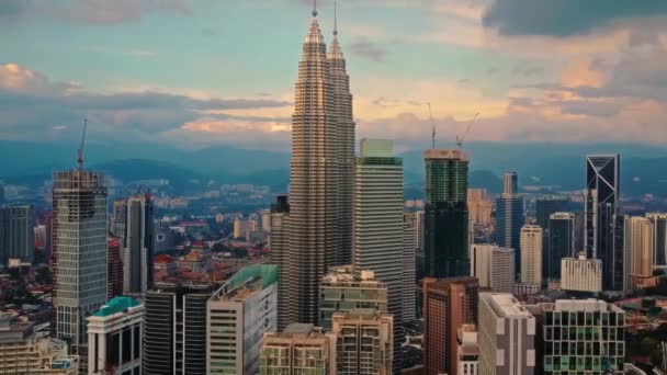 Luchtfoto Van Kuala Lumpur Stad Bij Zonsondergang Hoge Kwaliteit Beeldmateriaal — Stockvideo