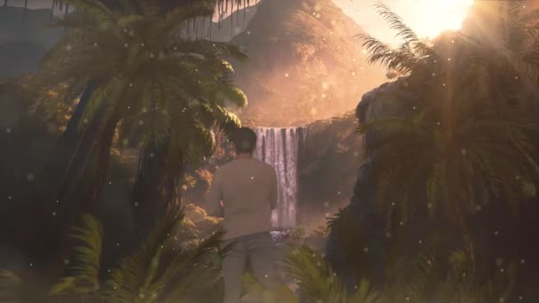 Widok Tyłu Męski Podróżnik Plecakiem Patrzy Wodospad Lasu Zachodzie Słońca — Wideo stockowe