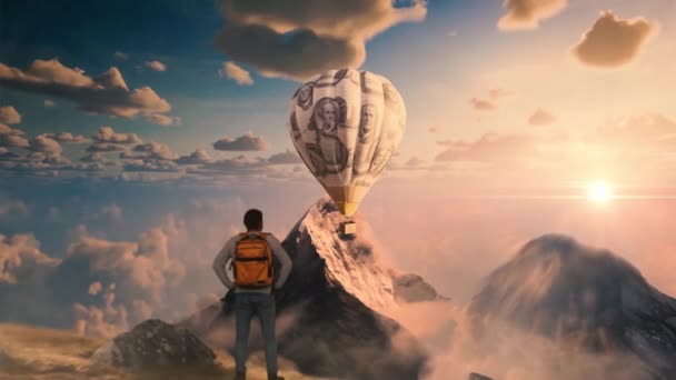 Człowiek Patrzy Balon Gorące Powietrze Pomalowany Dolarach Górami Tle Finansowe — Wideo stockowe