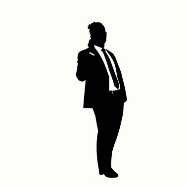 Bir iş adamı silueti cep telefonuyla konuşuyor, bir eli kalçasında ve kendinden emin duruşu (18)