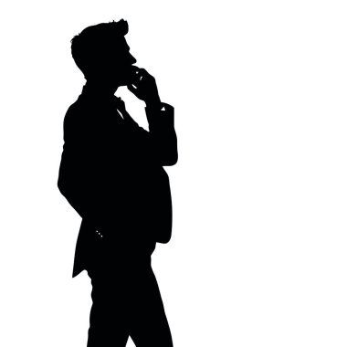 Bir iş adamı silueti cep telefonuyla konuşuyor, bir eli kalçasında ve kendinden emin bir duruşu var (24)