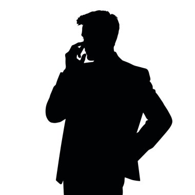 Bir iş adamı silueti cep telefonuyla konuşuyor, bir eli kalçasında ve kendinden emin bir duruşu var (28)