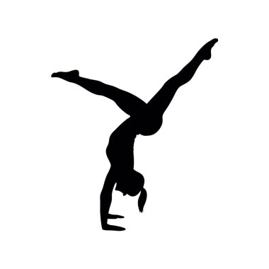 Genç kadın jimnastik yapıyor.