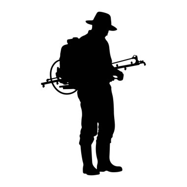 Geniş kenarlı şapka, sırt çantası ve uzun botlar giyen siyah bir siluet. Adamın elinde uzun bir püskürtücü ve bir hortum var. Siluet beyaz bir arkaplanda izole edilmiş..