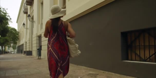 Vacker Slow Motion Skott Kvinnliga Turist Promenader San Juan Puerto — Stockvideo