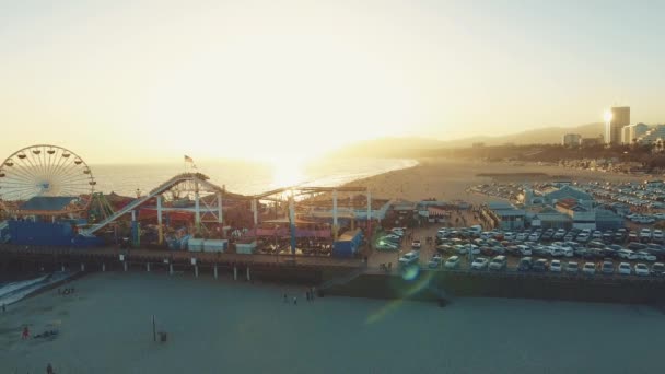 Panela Aérea Tiro Santa Monica Pier Durante Pôr Sol Vídeo De Bancos De Imagens