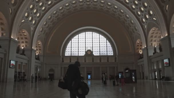 无法辨认的人走在华盛顿特区联合车站内 2023年2月9日高质量的4K镜头 — 图库视频影像
