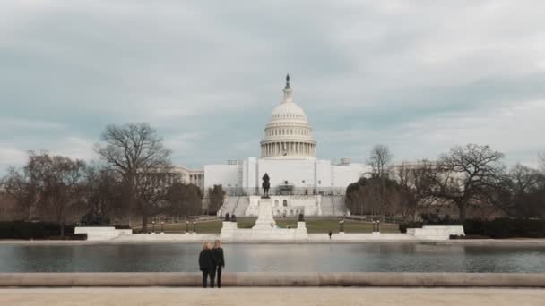 位于华盛顿特区的美国国会大厦的日间拍摄 高质量的4K镜头 — 图库视频影像