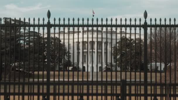 位于华盛顿特区的白宫栅栏后面 中午时分传来一声枪响 — 图库视频影像