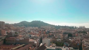 İspanya 'nın Malaga şehrinin alçak hava yatağı. Yüksek kalite 4k görüntü