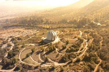 Bahai Tapınağı ve Santiago Panoraması..