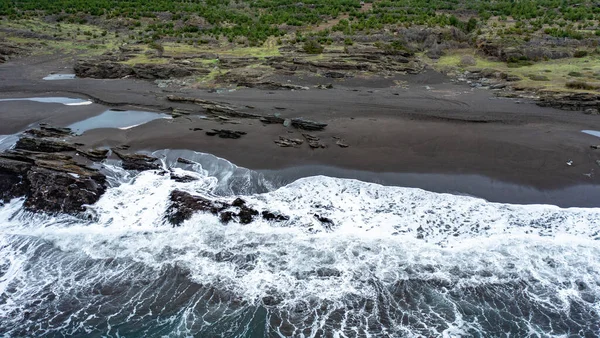 Luftaufnahme Des Chilenischen Ozeans Mit Schwarzem Sandstrand Draufsicht Von Der — Stockfoto