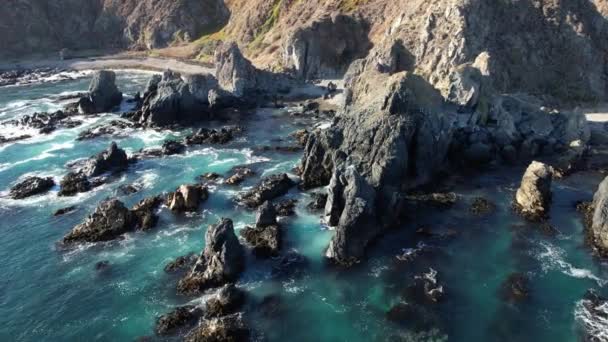 Vista Aérea Imágenes Por Dron Olas Azules Del Océano Rompen — Vídeos de Stock