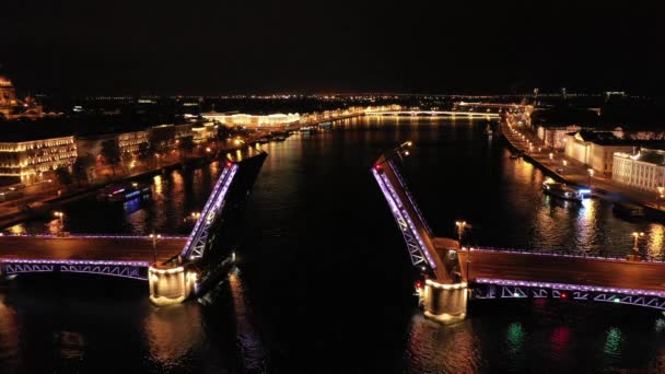Αεροφωτογραφία Του Ποταμού Neva Και Άνοιγμα Palace Bridge Dvortsovy Στην — Αρχείο Βίντεο