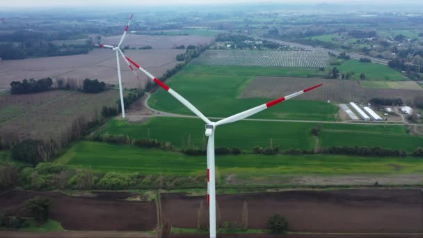 Zamknąć Turbinę Wiatrową Aerial Voew Parku Farmy Wiatraków — Wideo stockowe