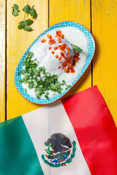 Şili Bağımsızlık Günü için bir nogada meksika yemeği.