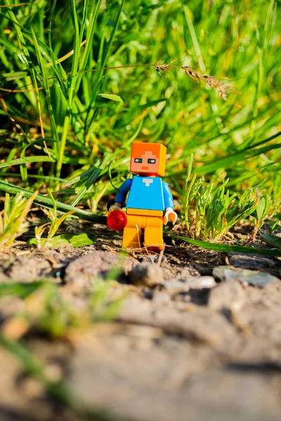 Майнкрафт Лего Житель Фонариком — стоковое фото