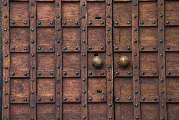 Деревянная Дверь Коричневой Ручкой Крупным Планом — стоковое фото