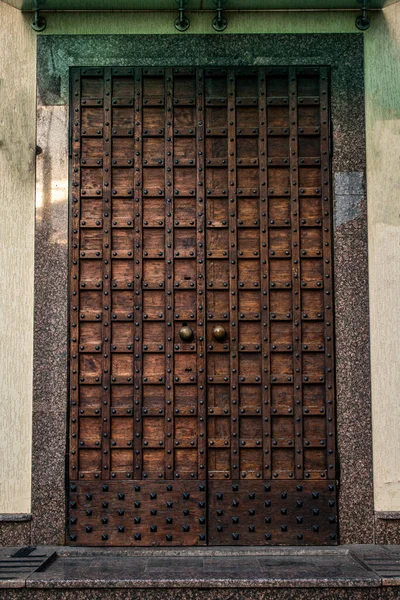 Дверь Центр Старого Здания — стоковое фото