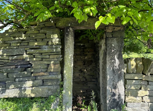 Early Victorian Dry Stone Built Entrance Fields Property Soaper House — Stockfoto