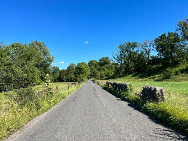 Blick Entlang Ribble Lane Mit Trockenmauern Feldern Und Bäumen Chatburn — Stockfoto