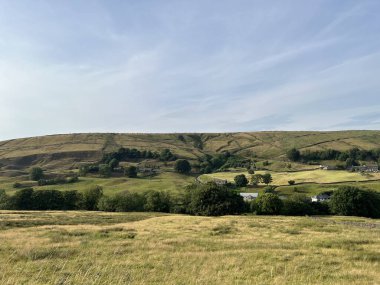 Lancashire akşam manzarası, Colne Vadisi manzarası, Marsden, İngiltere yakınlarındaki tarlaları, tarlaları ve bozkırları.