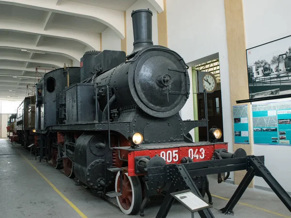 老式蒸汽机车意大利莱切市铁路运输博物馆 — 图库照片