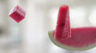 4K konseptinde patlayan meyveler