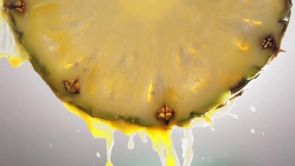 Slow Motion Macro Shot Van Stromend Ananas Sap Uit Ananas — Stockvideo