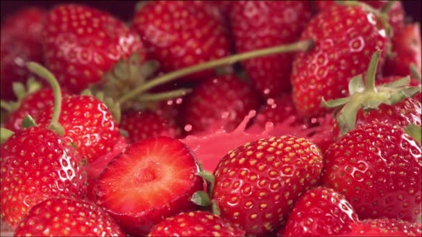 Strawberry Falling Juice Splash Strawberries Slow Motion 1250 Fps High — Stock Video