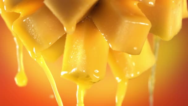 Slow Motion Macro Shot Flowing Mango Juice Από Μισό Mango — Αρχείο Βίντεο