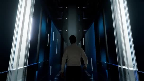 Nuori Liikemies Futuristic Modern Office Interior Hehkuva Liike Hologrammi Tulevaisuus — kuvapankkivideo
