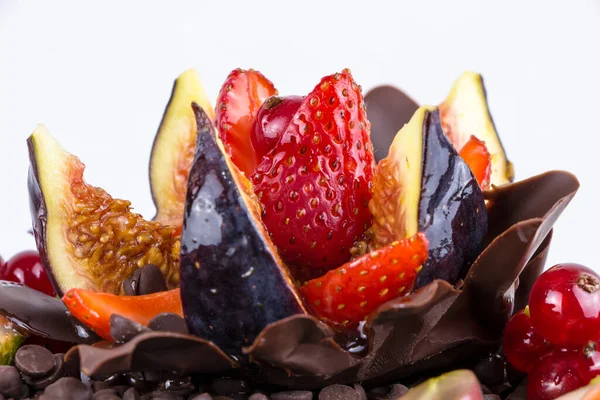 Kek Süslemesi Yakın Taze Böğürtlen Çilek Incir Üzüm Dere Çikolata — Stok fotoğraf