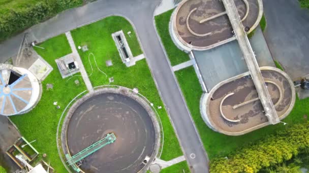 Flygfoto Modern Vattenreningsanläggning Vid Reningsverk För Avloppsvatten Från Tätbebyggelse För — Stockvideo