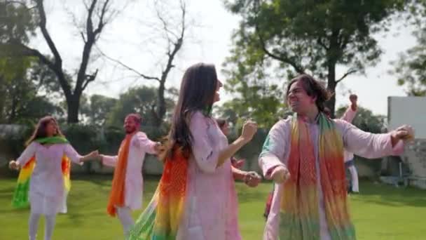 Индийцы Наслаждаются Танцуют Фестивале Холи — стоковое видео