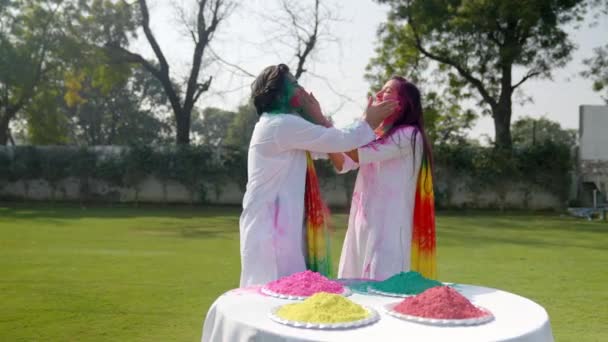 Beautiful Indian Couple Playing Holi Colors — Wideo stockowe